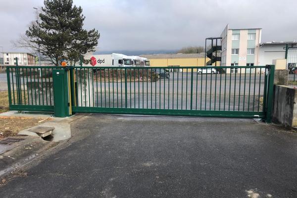 Installation d'un Portail industriel autoporté à Rumilly