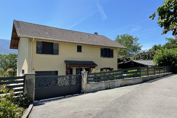 Installation portail coulissant et clôture aluminium - Chapeiry 74540 Haute Savoie