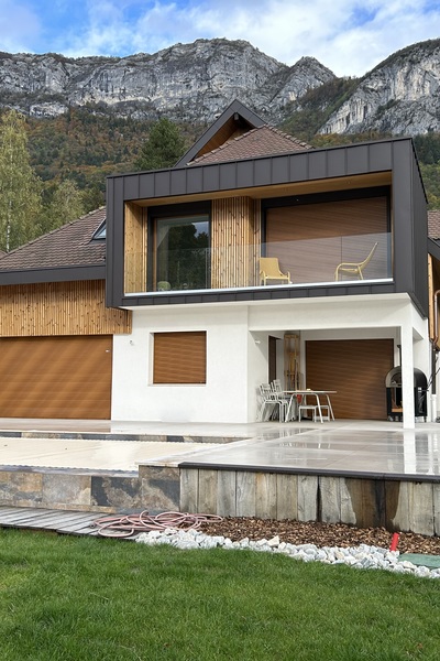 Installation de 12 Volets Roulants motorisés SOMFY RS100 IO - Veyrier du Lac (74290)