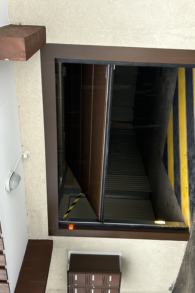 Installation d'une porte de garage basculante de copropriété SAFIR 224 - La Clusaz (74220)