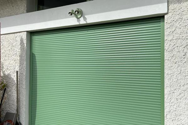 Installation d'un volet roulant FRANCIAFLEX motorisé SOMFY RS100 IO