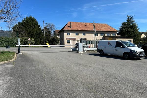Installation d'une barrière automatique avec passage libre de 7 mètres - Contamine sur Arve (74130)
