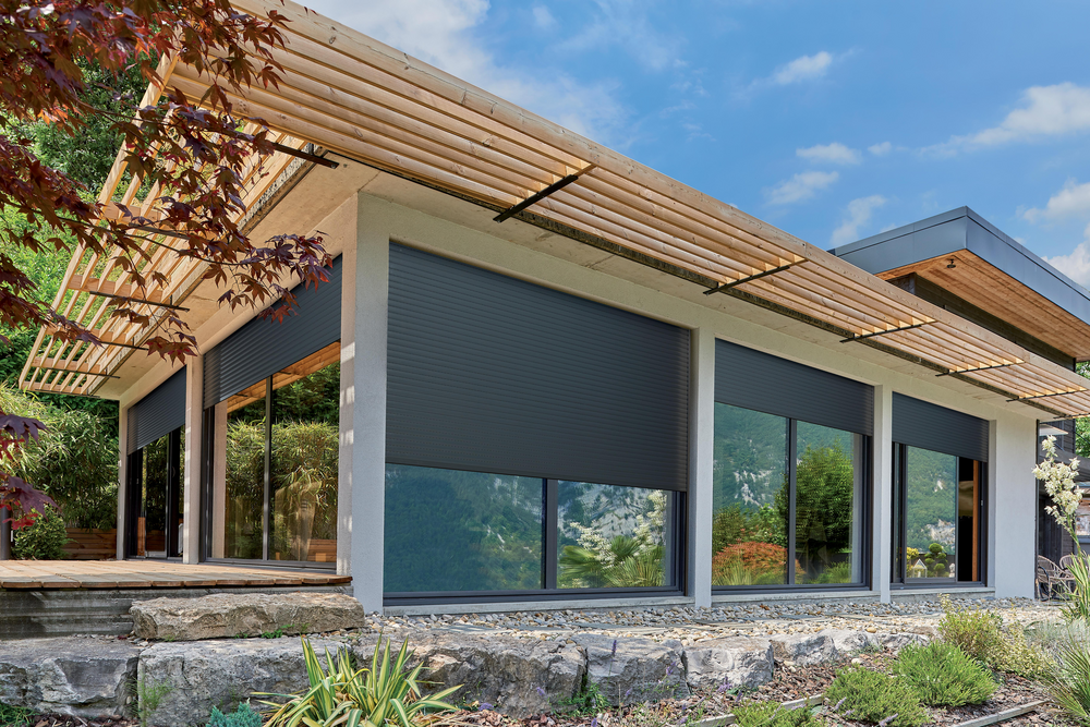 Des volets roulants électriques fiables et esthétiques pour votre maison en neuf ou en rénovation